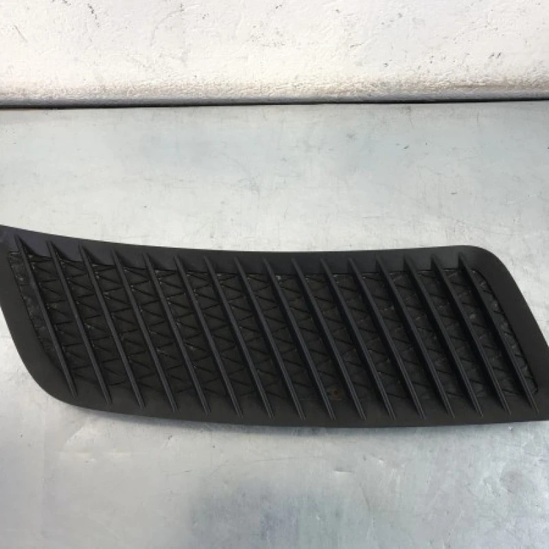 Grila proiector dreapta / Mercedes-Benz Sprinter 309/310/313/314/316 2014 / Caroserie, oglinzi si faruri
