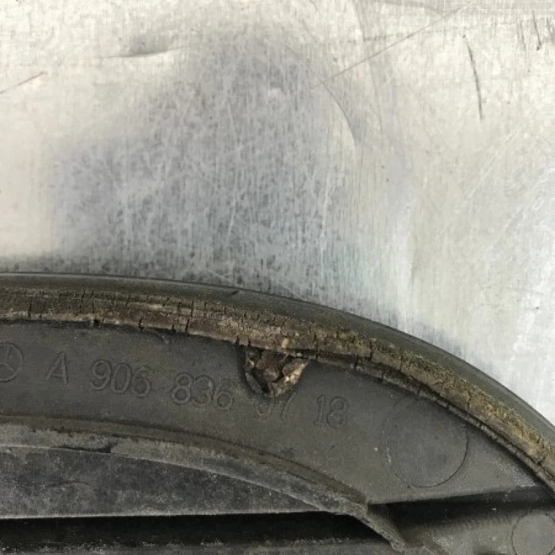 Grila proiector dreapta / Mercedes-Benz Sprinter 309/310/313/314/316 2014 / Caroserie, oglinzi si faruri