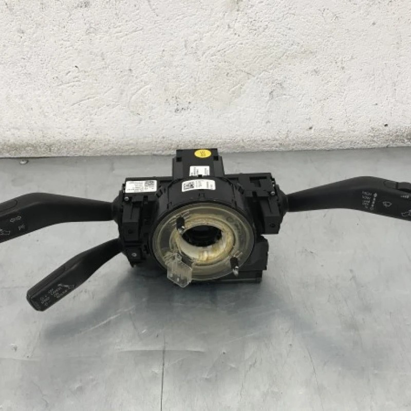 Spira volan cu manete / Volkswagen Passat B6 2008 / Audio si electronice