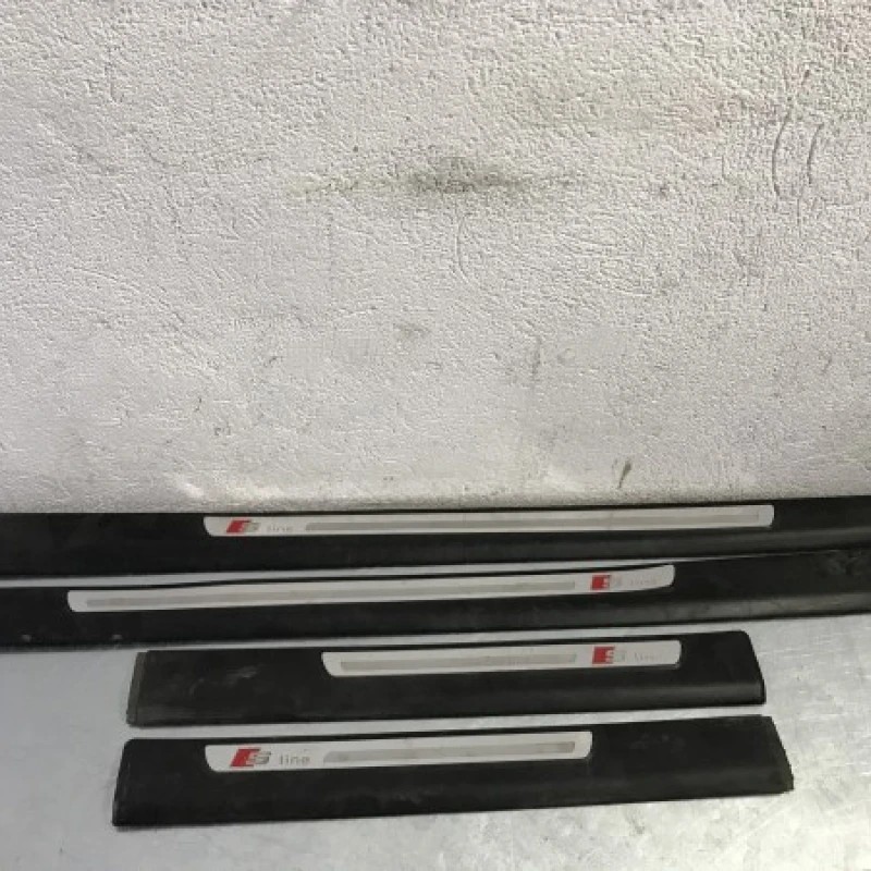 Ornamente praguri S line / Audi A6 C6 2010 / Caroserie, oglinzi si faruri