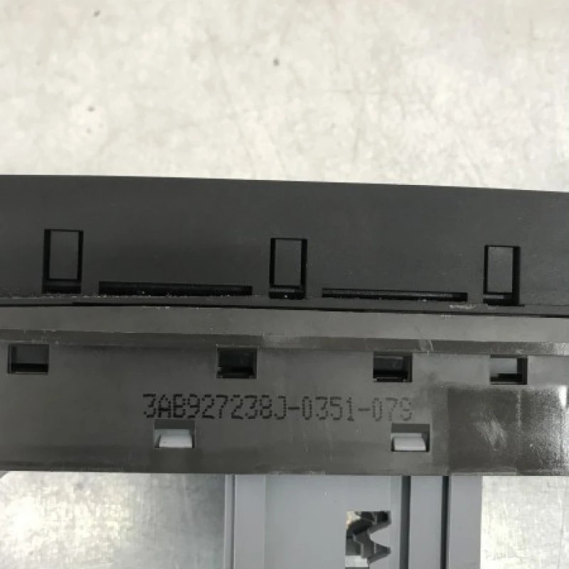 Butoane consola centrala / Volkswagen Passat B7 2012 / Interior