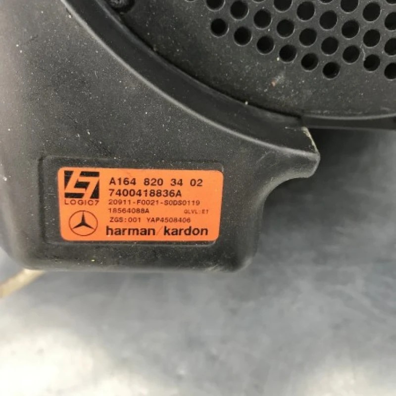 Subwoofer / Mercedes-Benz GL Class X164 2012 / Audio si electronice