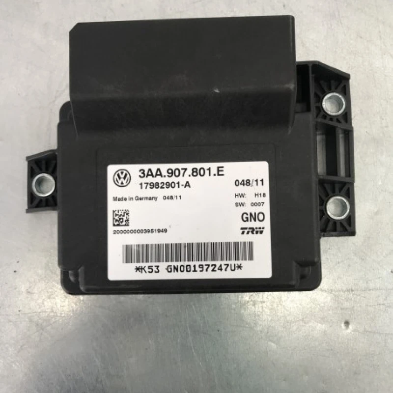 Calculator frana de mana / Volkswagen Passat B7 2012 / Audio si electronice