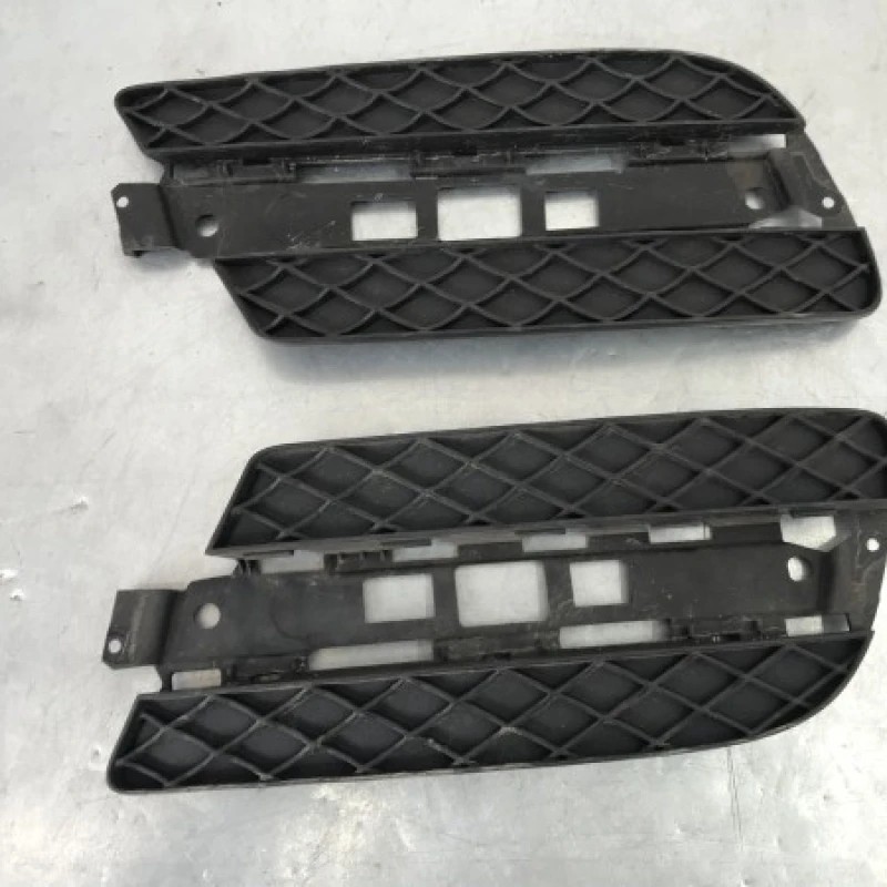 Grila proiector dreapta stanga / Mercedes-Benz GL Class X164 2012 / Caroserie, oglinzi si faruri