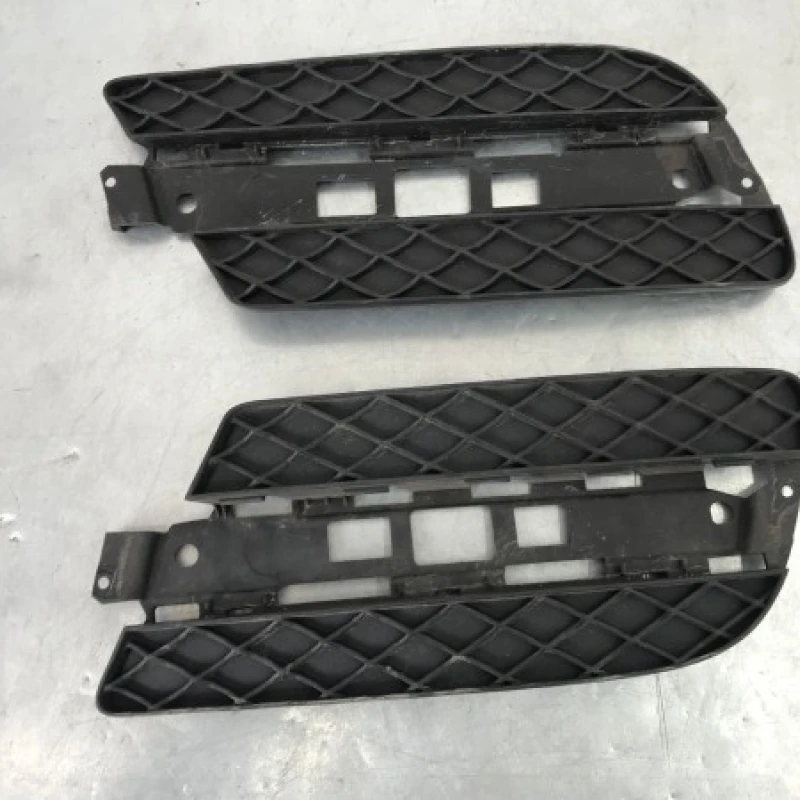 Grila proiector dreapta stanga Mercedes-Benz 