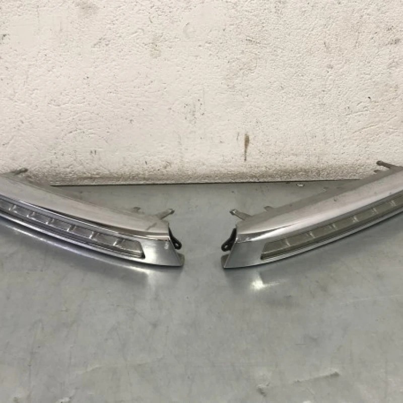 Proiector daylight stanga dreapta / Mercedes-Benz GL Class X164 2012 / Caroserie, oglinzi si faruri
