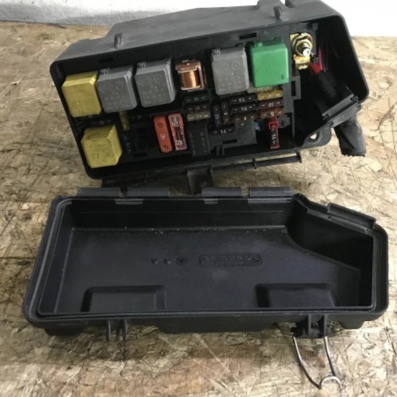 Cutie sigurante / Mercedes-Benz GL Class X164 2012 / Audio si electronice