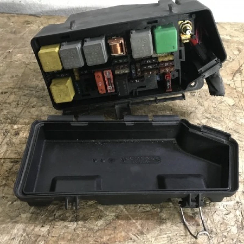Cutie sigurante / Mercedes-Benz GL Class X164 2012 / Audio si electronice