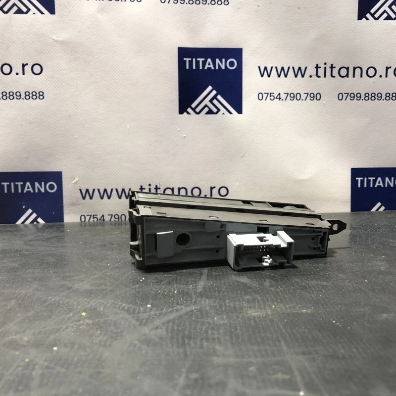 Buton frana de mana / Volkswagen Passat B7 2013 / Interior
