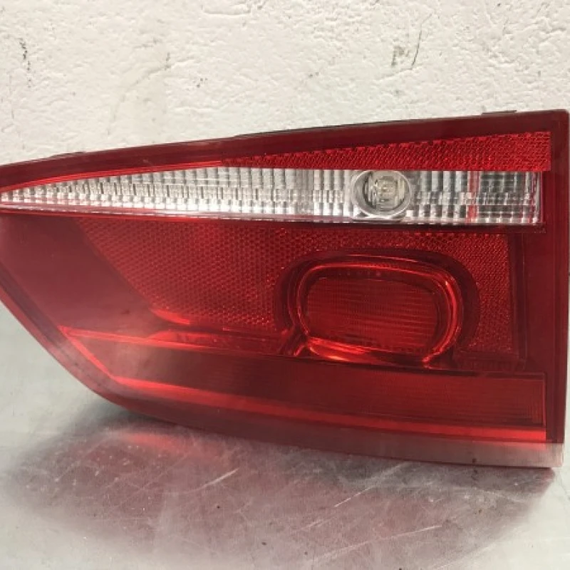 Stop stanga haion / Volkswagen Passat B7 2012 / Caroserie, oglinzi si faruri