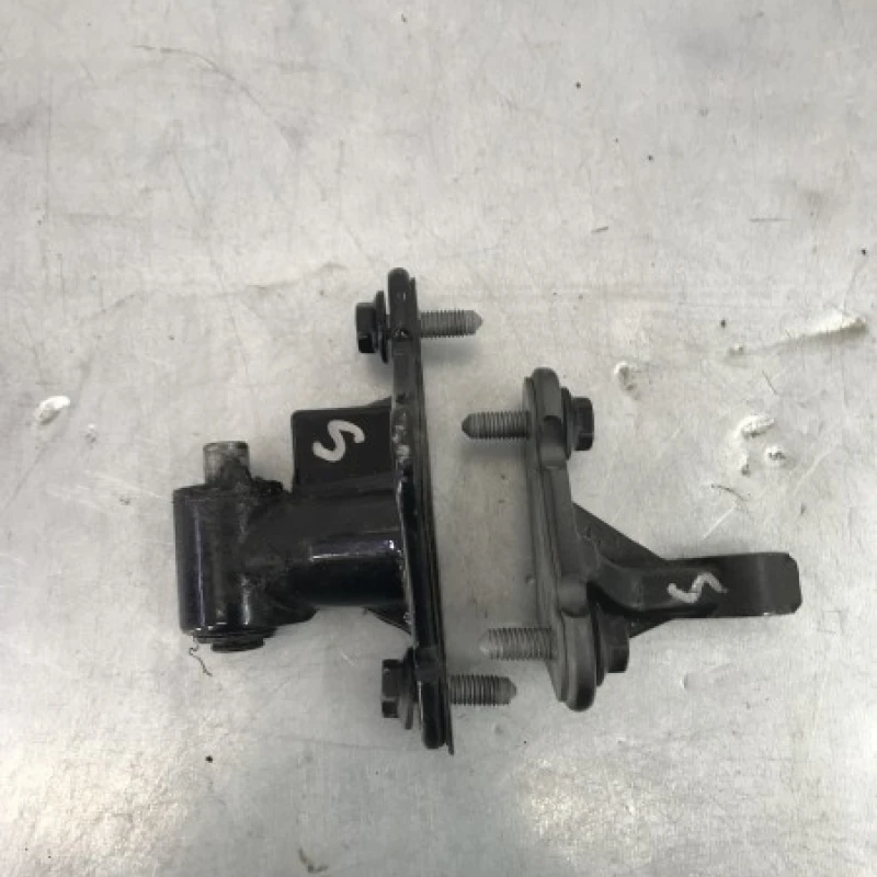 Balamale usa stanga fata Mercedes-Benz 