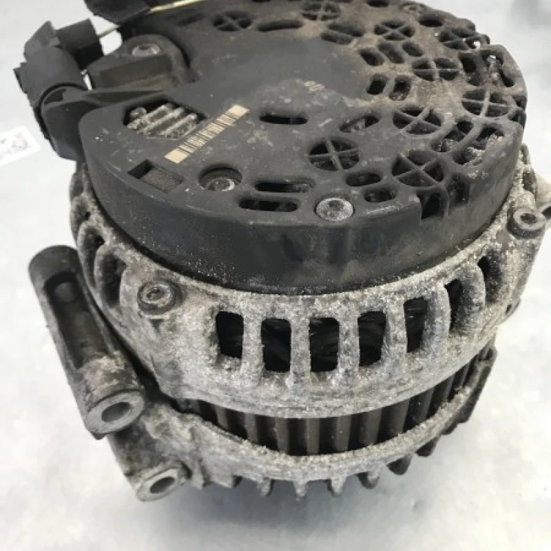 Alternator Mercedes-Benz 