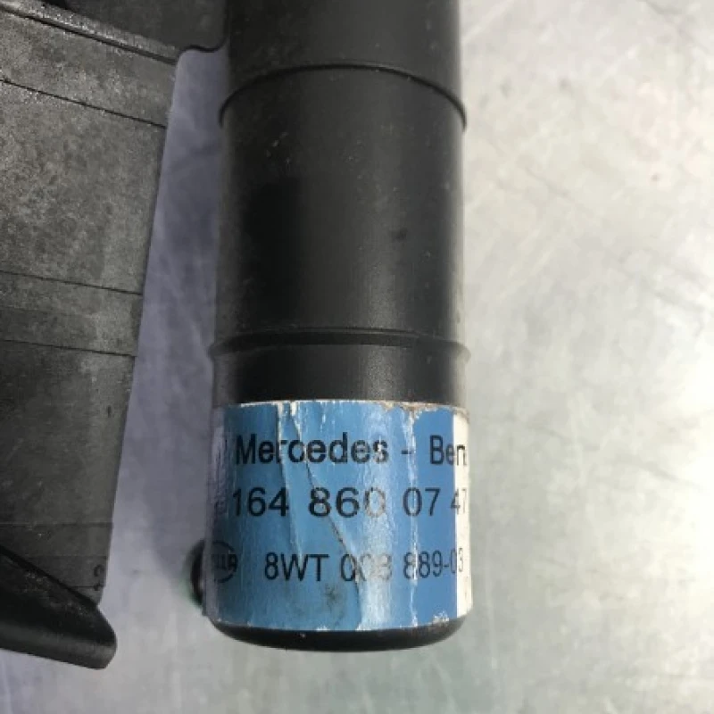 Spalator far stanga / Mercedes-Benz GL Class X164 2012 / Caroserie, oglinzi si faruri