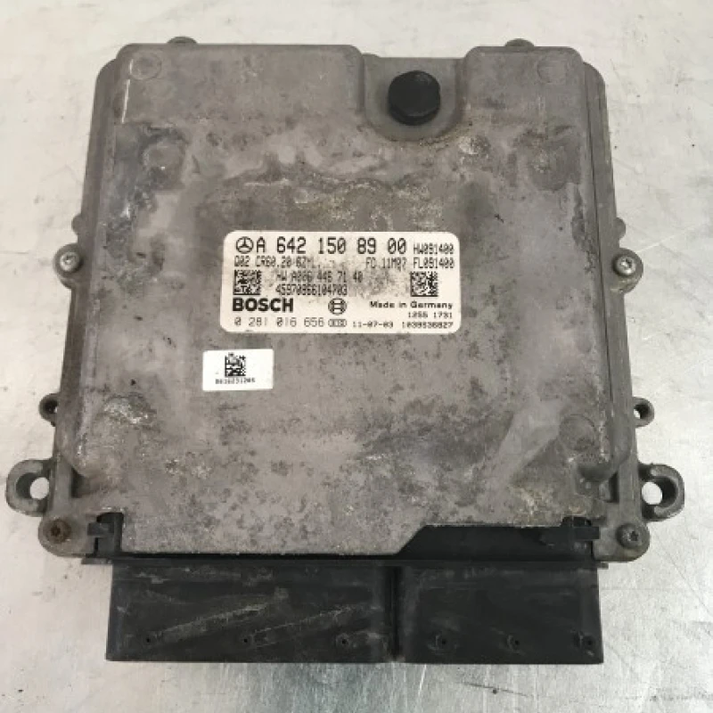 Calculator motor ecu Mercedes-Benz 