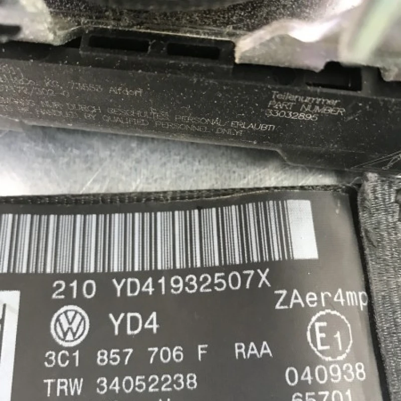 Centura dreapta fata / Volkswagen Passat B7 2012 / Interior