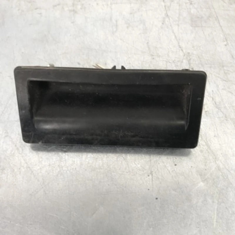 Buton deschidere haion / Volkswagen Golf MK7 2017 / Caroserie, oglinzi si faruri