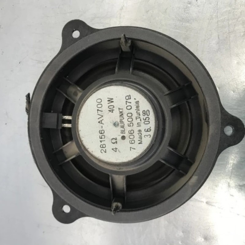 Boxa usa spate Nissan Navara D40 2006