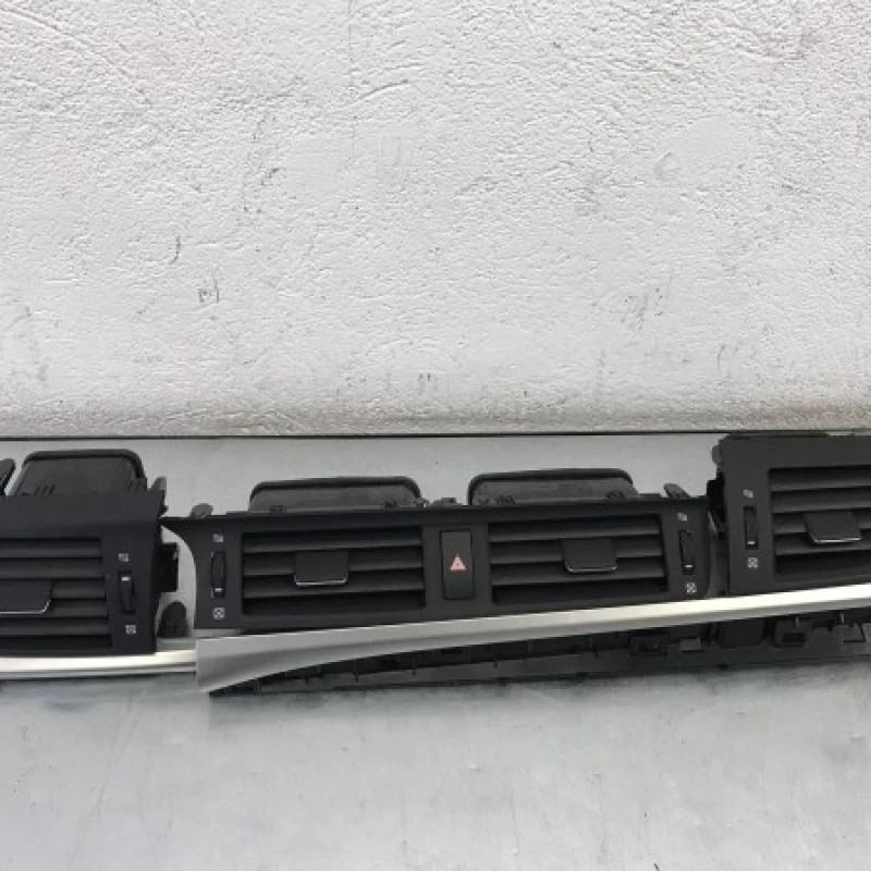 Grila aer bord / Lexus CT 200h CT 200h 2012 / Interior