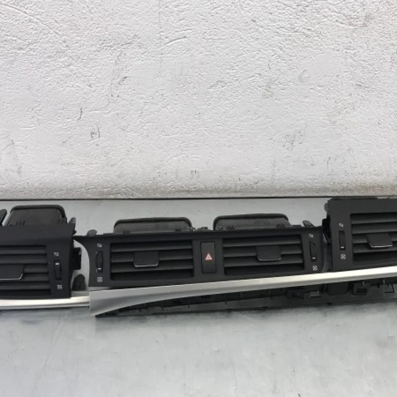 Grila aer bord Lexus 