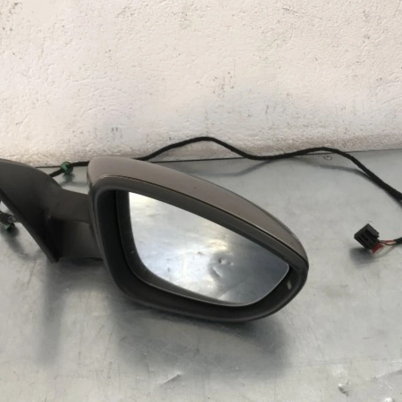 Oglinda dreapta / Volkswagen Passat B7 2012 / Caroserie, oglinzi si faruri