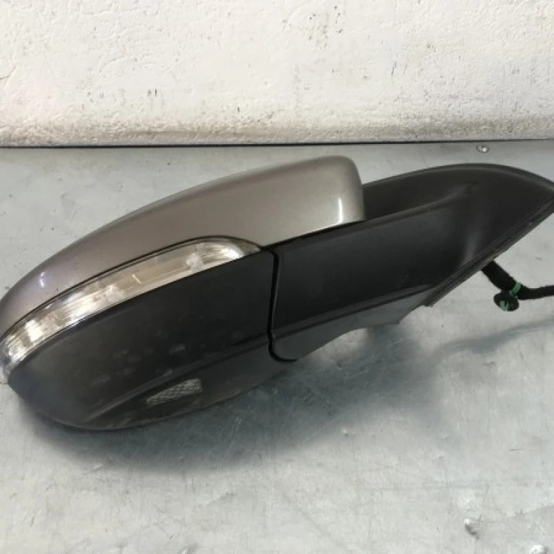 Oglinda dreapta / Volkswagen Passat B7 2012 / Caroserie, oglinzi si faruri
