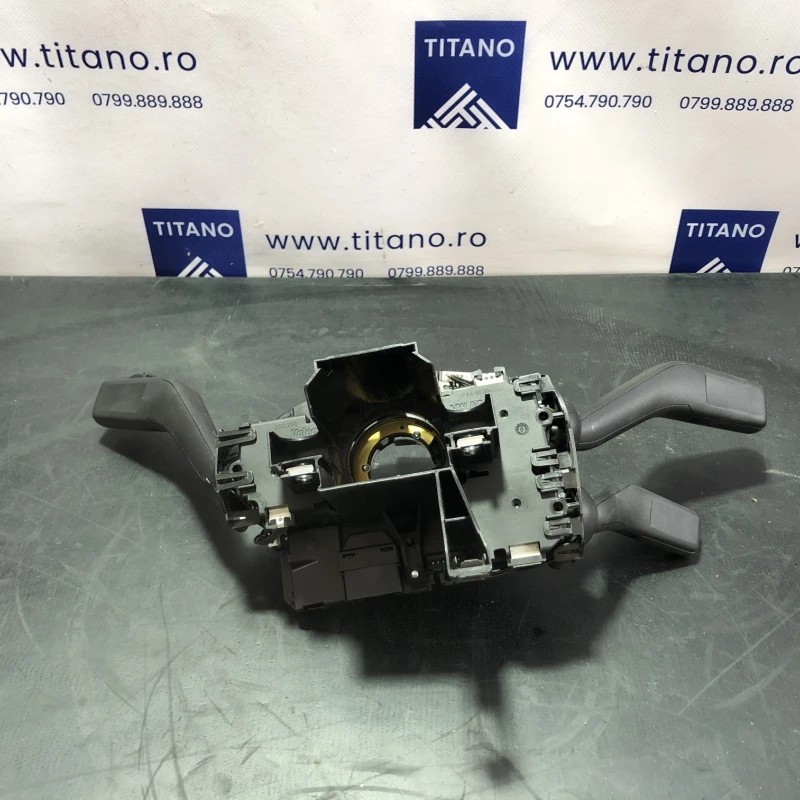 Spira volan cu manete / Volkswagen Passat B7 2013 / Audio si electronice