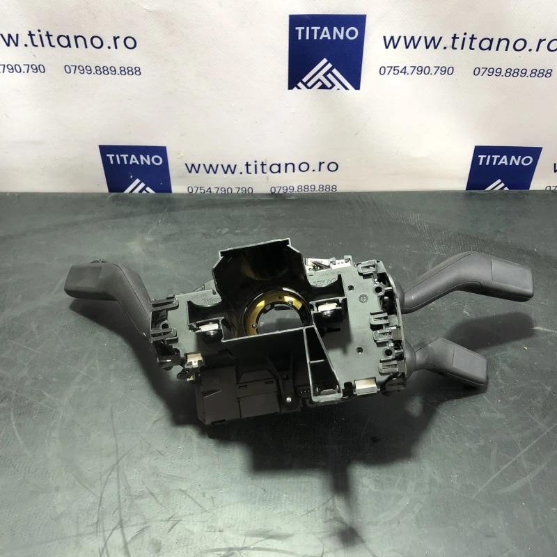 Spira volan cu manete / Volkswagen Passat B7 2013 / Audio si electronice
