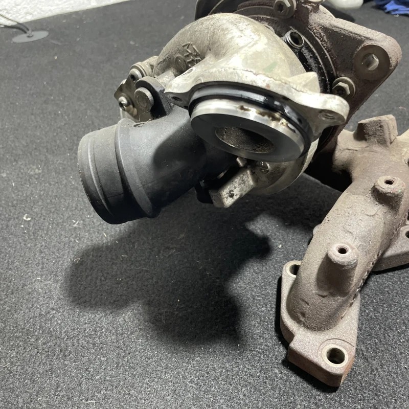 Turbosuflanta turbo turbina / Volkswagen Passat B7 2012 / Motor, racire si evacuare