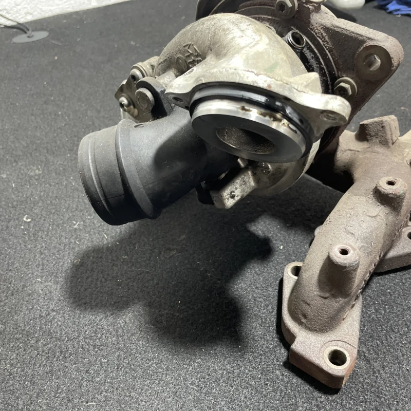 Turbosuflanta turbo turbina / Volkswagen Passat B7 2012 / Motor, racire si evacuare