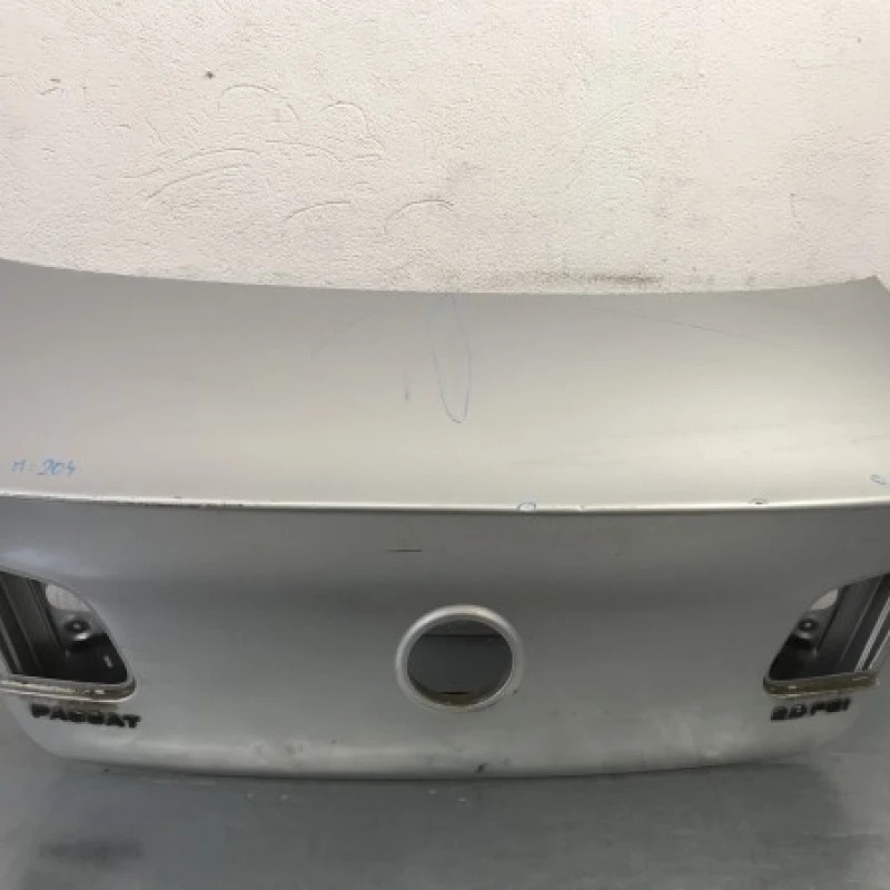 Haion / Volkswagen Passat B6 2009 / Caroserie, oglinzi si faruri