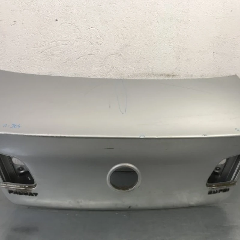 Haion / Volkswagen Passat B6 2009 / Caroserie, oglinzi si faruri