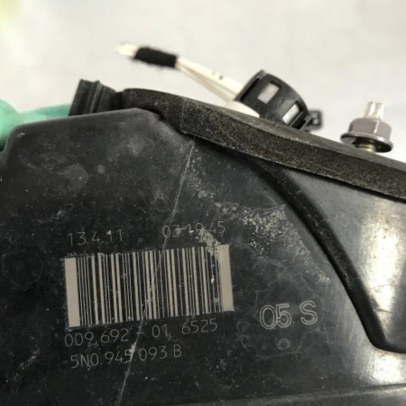 Stop stanga haion / Volkswagen Tiguan 5N 2011 / Caroserie, oglinzi si faruri