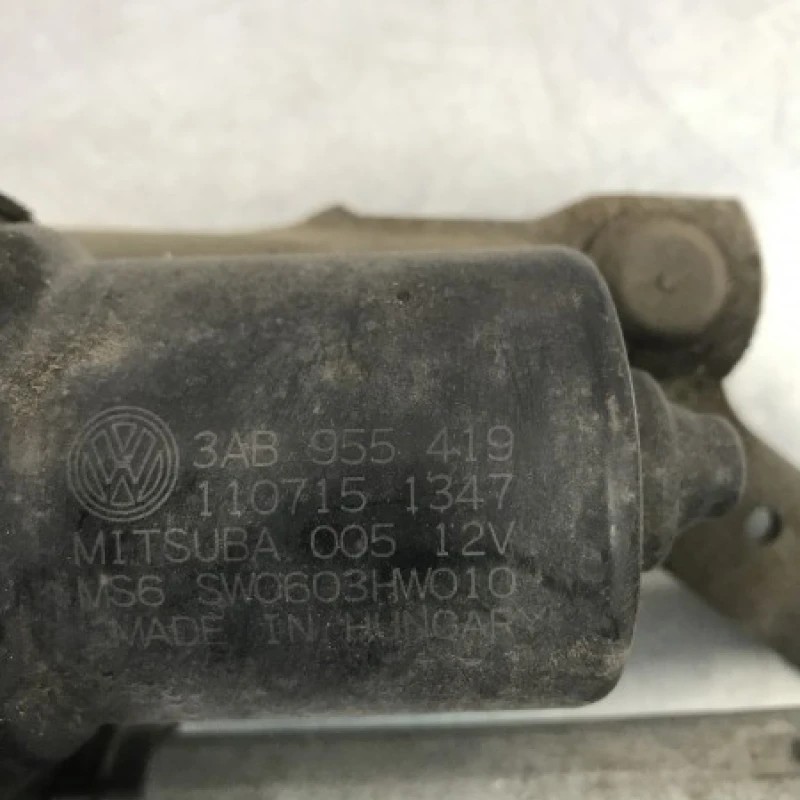 Ansamblu stergatoare cu motoras / Volkswagen Passat B7 2012 / Caroserie, oglinzi si faruri