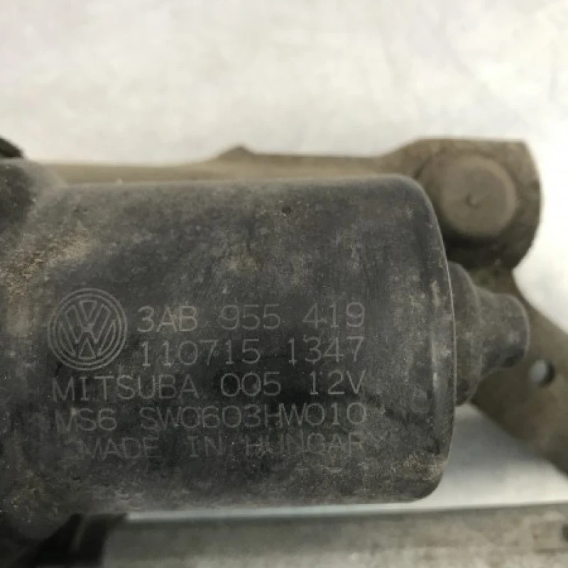 Ansamblu stergatoare cu motoras / Volkswagen Passat B7 2012 / Caroserie, oglinzi si faruri