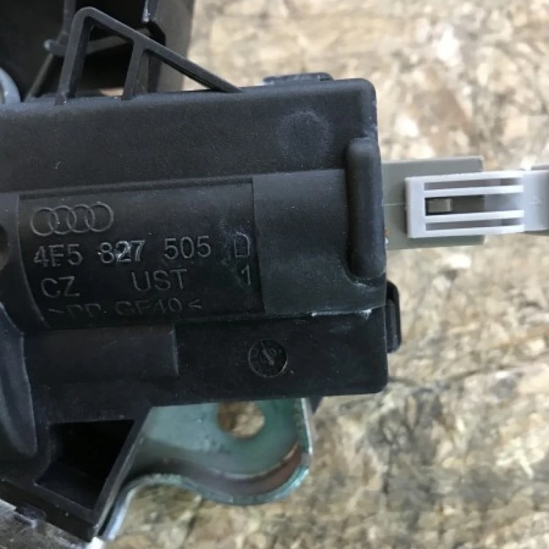 Iala haion / Audi A4 B8 2010 / Caroserie, oglinzi si faruri
