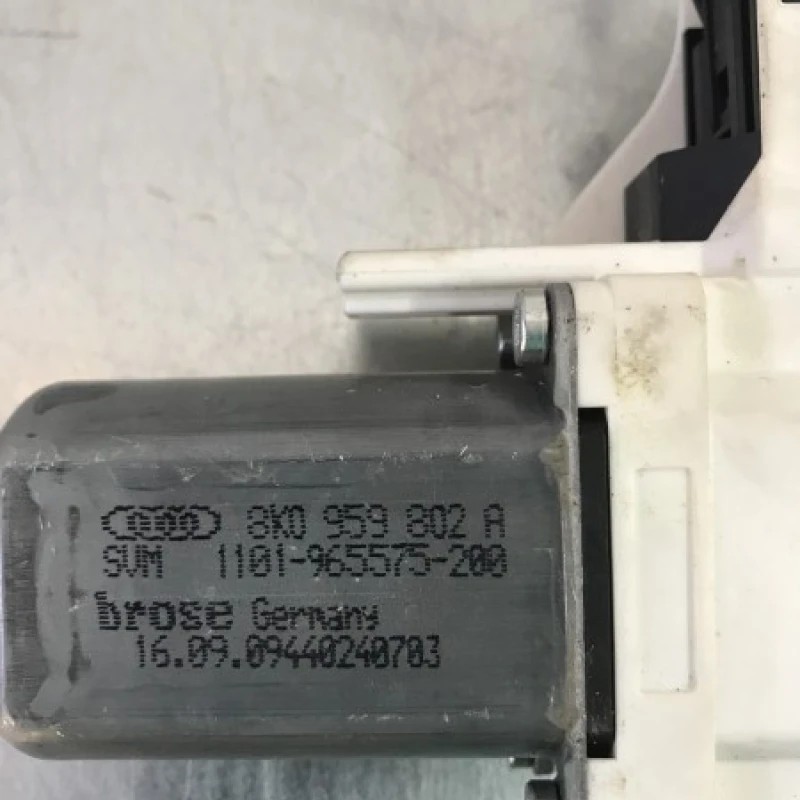 Motoras geam dreapta fata / Audi A4 B8 2010 / Audio si electronice