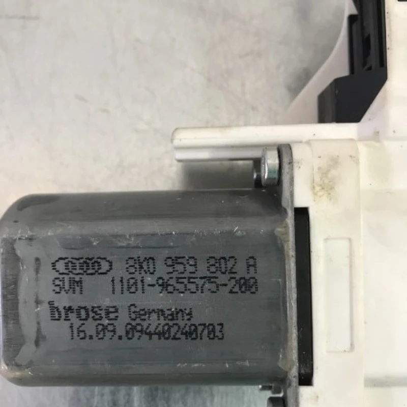 Motoras geam dreapta fata / Audi A4 B8 2010 / Audio si electronice
