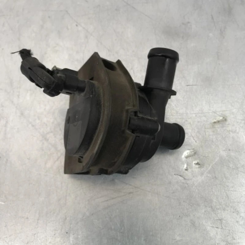 Pompa auxiliara recirculare apa / Volkswagen Golf MK7 2017 / Motor, racire si evacuare