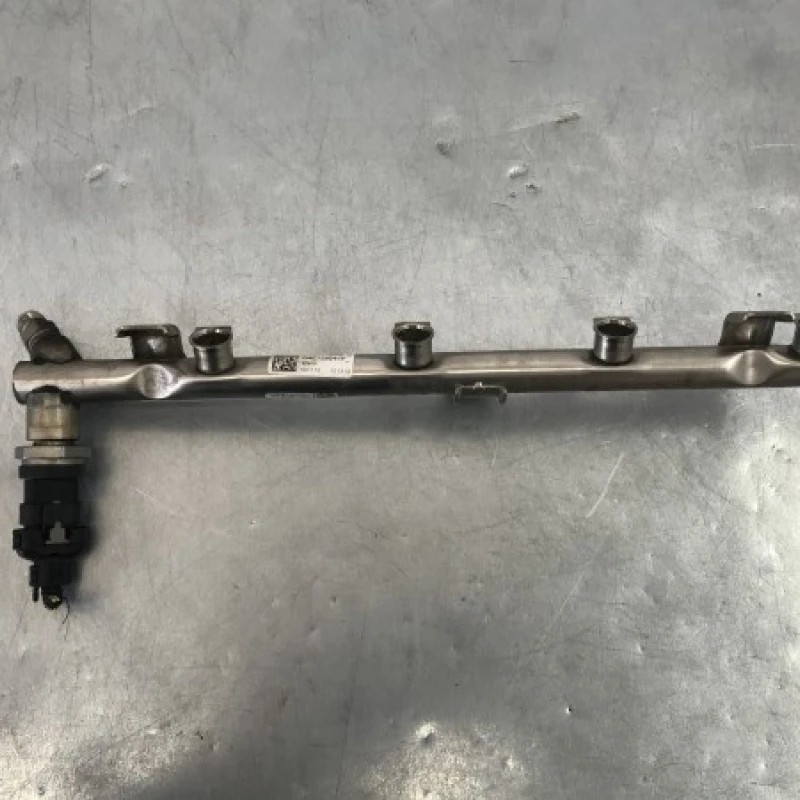Rampa injectoare cu senzor / Volkswagen Golf MK7 2017 / Motor, racire si evacuare