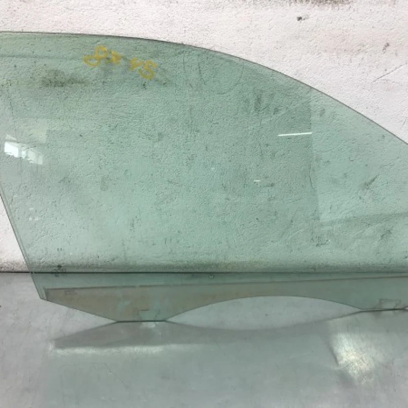 Geam dreapta fata / Volkswagen Tiguan 5N 2009 / Caroserie, oglinzi si faruri