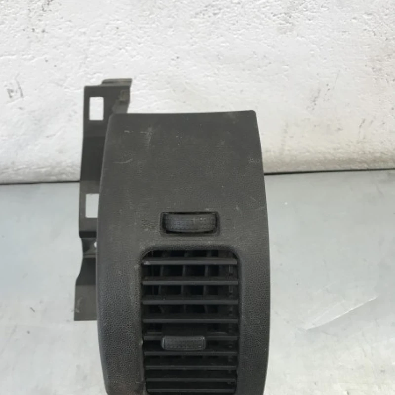 Grila aer bord Nissan 