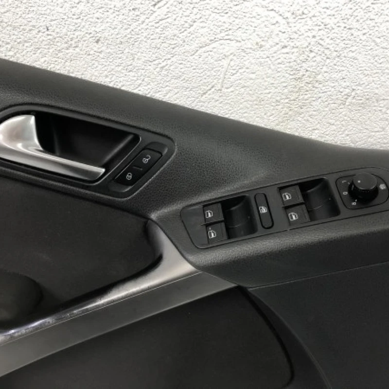 Panou tapiterie usa stanga fata / Volkswagen Tiguan 5N 2009 / Interior