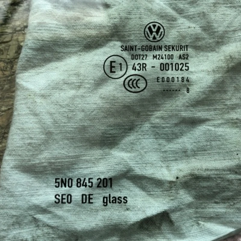Geam stanga fata / Volkswagen Tiguan 5N 2009 / Caroserie, oglinzi si faruri