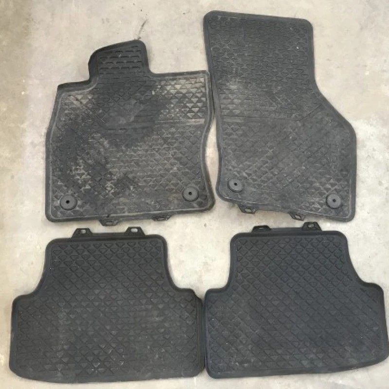 Presuri originale / Volkswagen Golf MK6 2010 / Interior