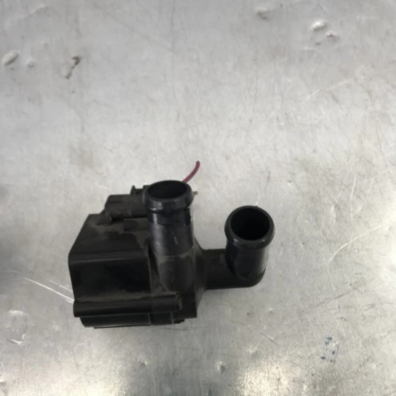 Pompa auxiliara recirculare apa / Volkswagen Passat B6 2009 / Motor, racire si evacuare