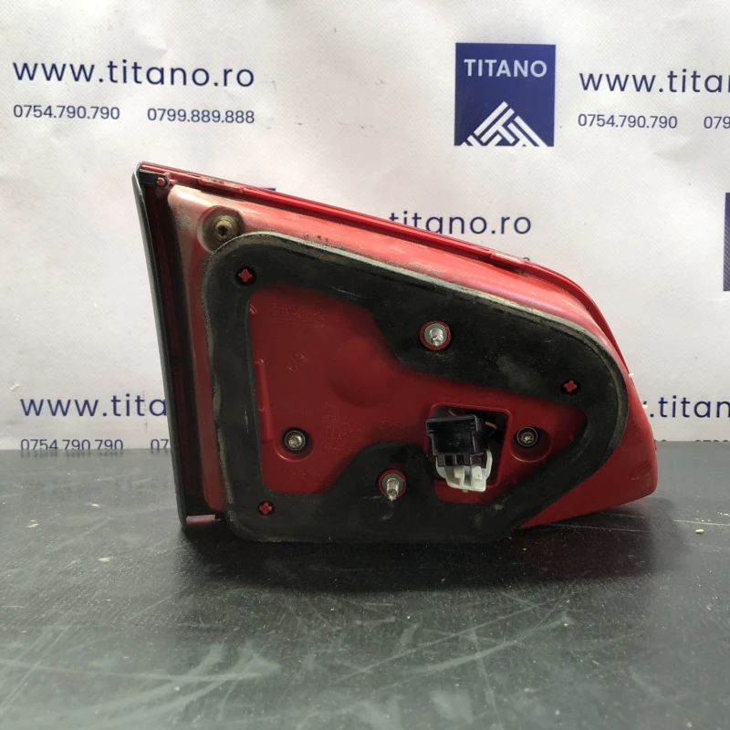 Stop stanga haion / Volkswagen Passat B7 2013 / Caroserie, oglinzi si faruri