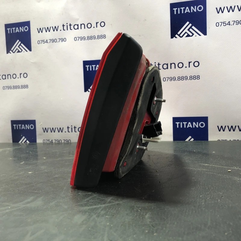 Stop stanga haion / Volkswagen Passat B7 2013 / Caroserie, oglinzi si faruri