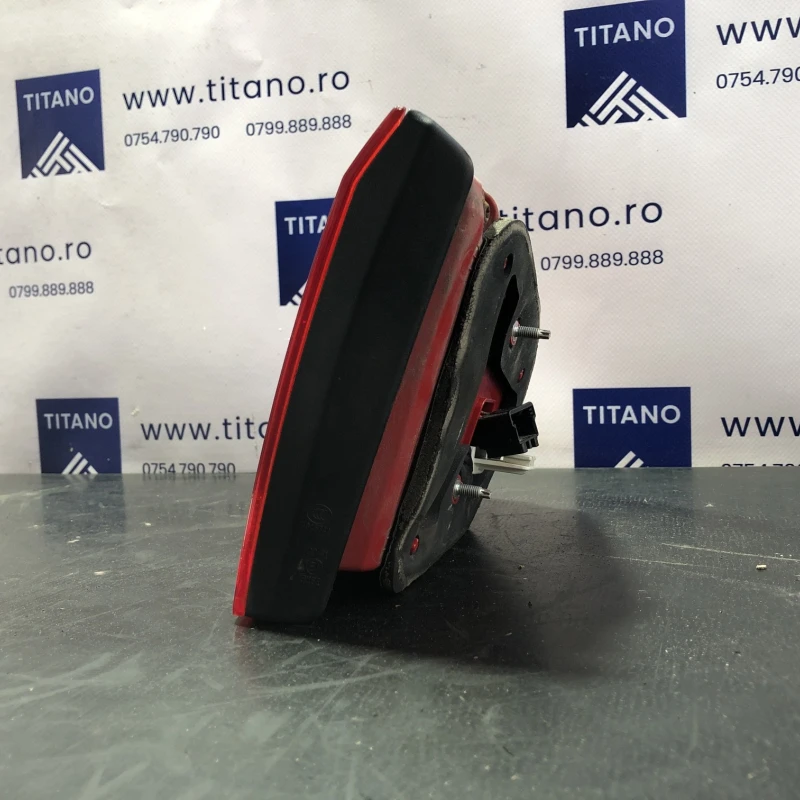 Stop stanga haion / Volkswagen Passat B7 2013 / Caroserie, oglinzi si faruri