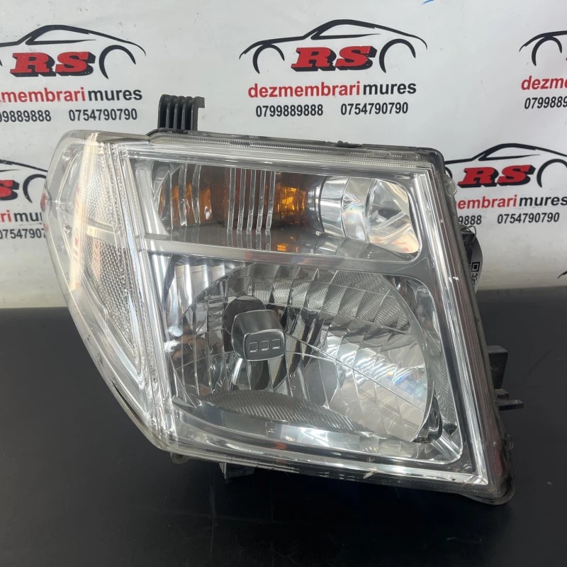 Far dreapta / Nissan Navara D40 2006 / Caroserie, oglinzi si faruri