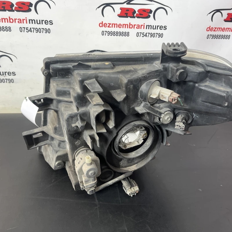 Far dreapta / Nissan Navara D40 2006 / Caroserie, oglinzi si faruri
